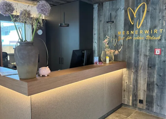 호텔 Mesnerwirt - Bergblick & Tiroler Kueche 베스텐도르프