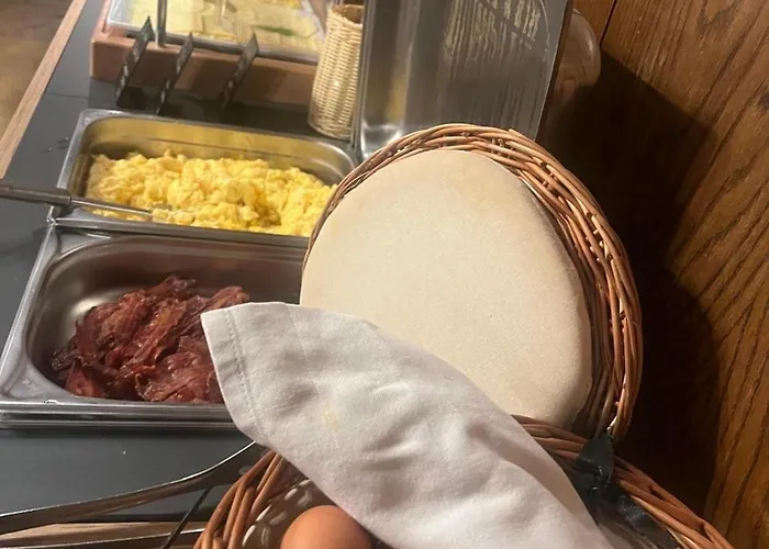 Mesnerwirt - Bergblick & Tiroler Kueche 베스텐도르프