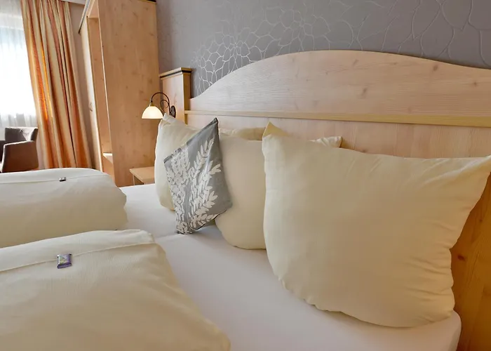 Mesnerwirt - Bergblick & Tiroler Kueche 베스텐도르프